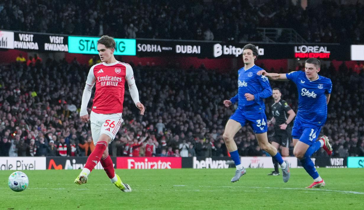 Dowman resmi menjadi pencetak gol termuda sepanjang sejarah kompetisi Liga Inggris pada usia 16 tahun 73 hari. (AP Photo/Kin Cheung)