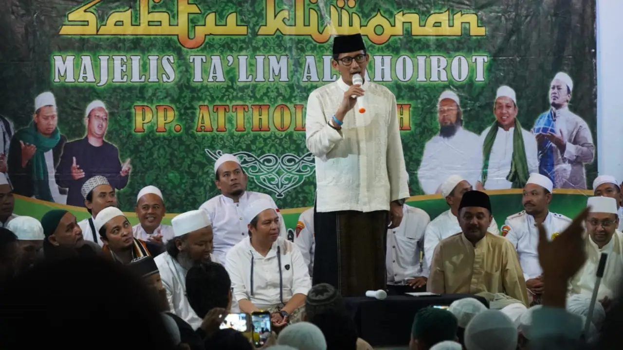 Calon wakil presiden nomor urut 02 Sandiaga Uno mengunjungi Pondok p