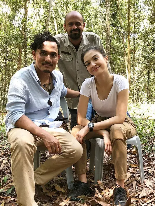 Sama halnya dengan yang satu ini. Tampilannya begitu natural, tanpa makeup. Serta gayanya yang sporty ini membuat para lelaki tak bosan melihatnya. (Instagram/ralineshah)