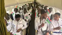 Suasana di pesawat sewaan Gambia sebelum lepas landas. (Dok. X/Sane Malang)