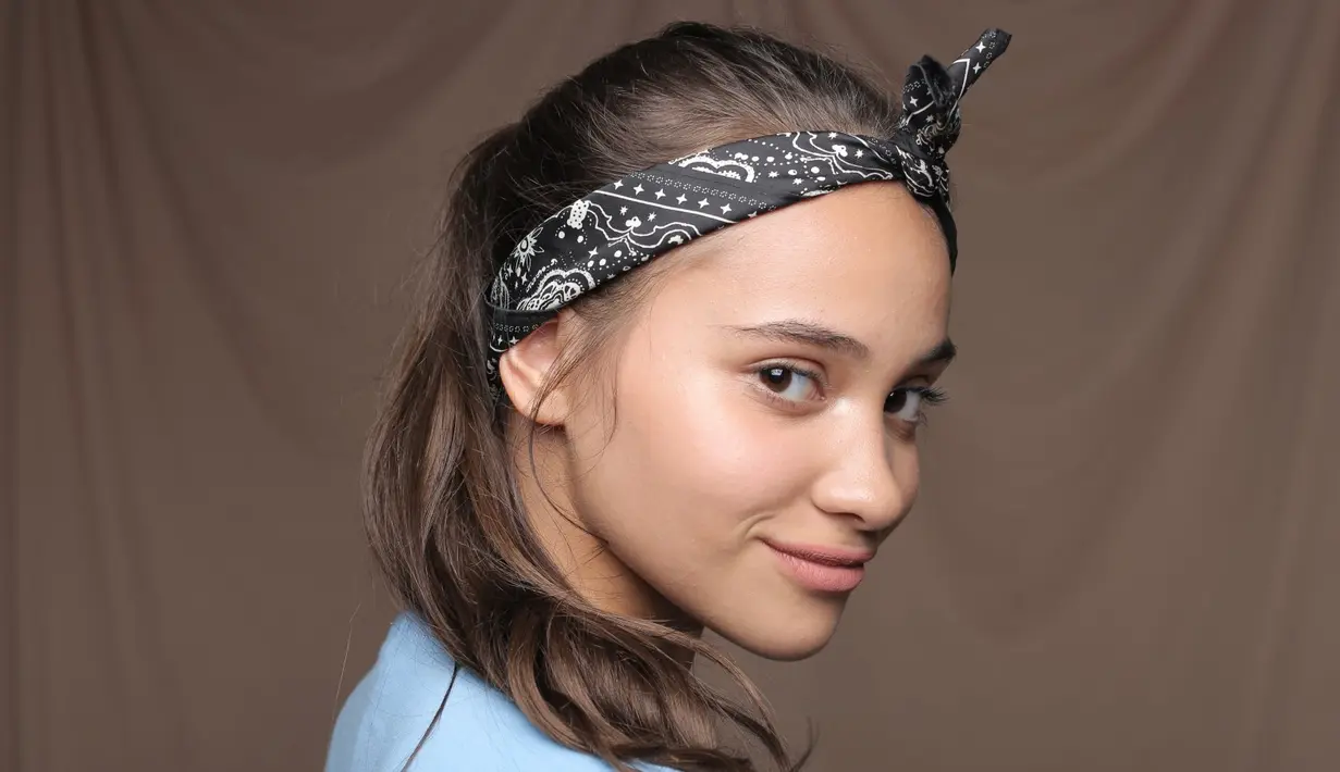 Hubungan antara ibu dan anak ini harus berada pada titik terendah karena Ellen tak pernah memiliki waktu sedikitpun untuk Kiara. Mereka pun kesulitan untuk membangun komunikasi lebih baik setelah Agatha, nenek Kiara meninggal. (Febio Hernanto/bintang.com)