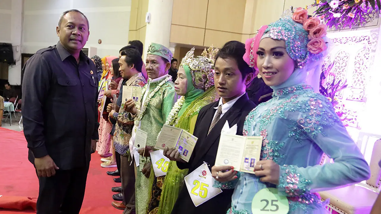 Pasangan Kakek Nenek Punya Buku Nikah Usai 23 Tahun Menikah