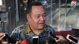 Anggota Komisi VI DPR RI, Mohamad Hekal menjawan pertanyaan usai pemeriksaan di Gedung KPK, Jakarta, Rabu (19/6/2019). M Hekal diperiksa sebagai saksi dugaan suap kerja sama pelayaran PT Humpuss Transportasi Kimia (HTK) dengan PT Pupuk Indonesia Logistik (PILOG). (Liputan6.com/Helmi Fithriansyah)