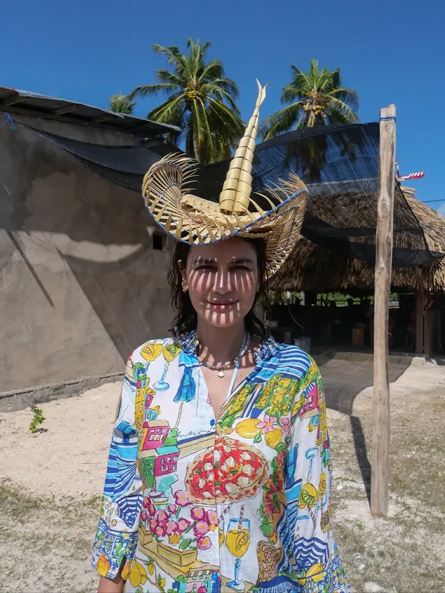 6 Gaya Liburan Luna Maya di Pulau Rote, Santai Bareng Maxime Bouttier