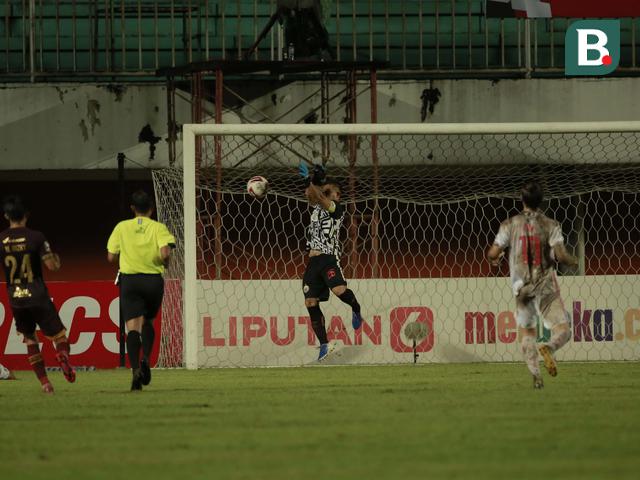 Leg 1 Semifinal Piala Menpora Banjir Kartu Psm Vs Persija Berakhir Imbang Indonesia Bola Com
