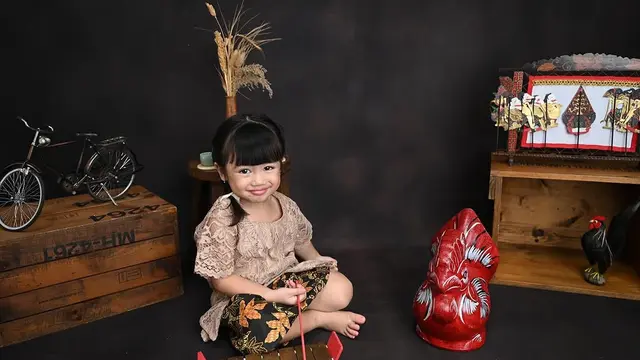5 Potret Anak Felicya Angelista dan Caesar Hito dalam Balutan Outfit Adat Jawa, Cantik Menggemaskan (instagram/felicyangelista_)