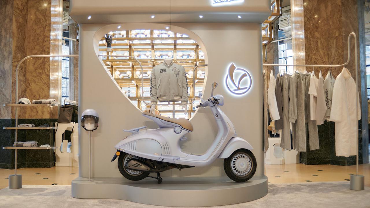 Tersedia 888 Unit, Vespa Luncurkan Vespa 946 Snake yang Elegan (ist)