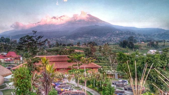 Ilustrasi Wisata Tawangmangu (sumber: iStockphoto)
