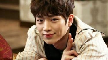 Bikin Lemes Ini 8 Aktor Korea Yang Punya Lesung Pipi Menawan News Entertainment Fimela Com