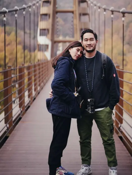 Penampilan liburan Syahnaz tak luput dari perhatian. Selama di Korea Selatan ia kerap tampil stylish dengan pakaian tebal. @syahnazs.