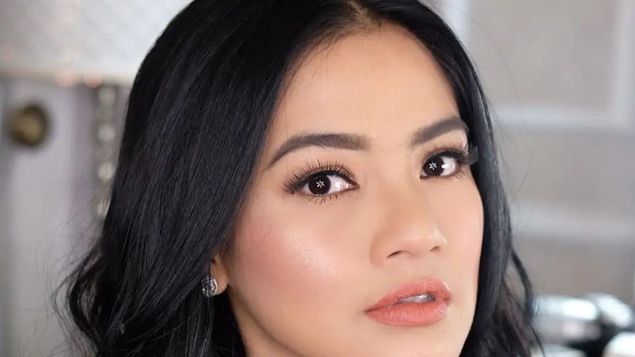 FOTO: Gaya Titi Kamal dengan Busana Hitam, Tampil Elegan
