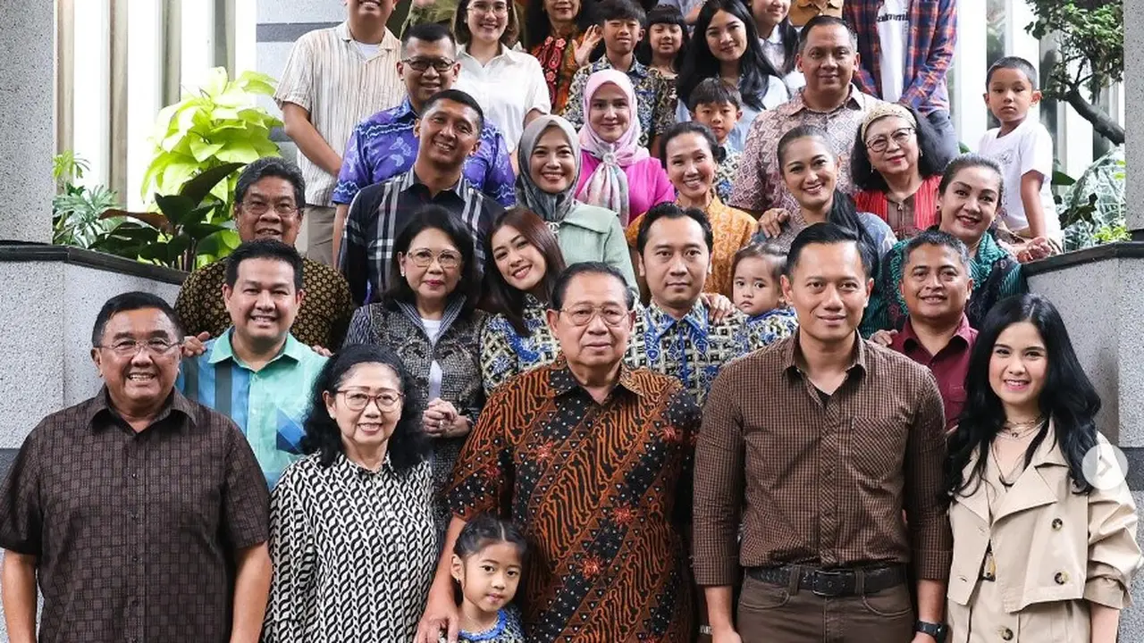 Top 3: Potret Keluarga Annisa Pohan dengan Klan Sarwo Edhi Wibowo