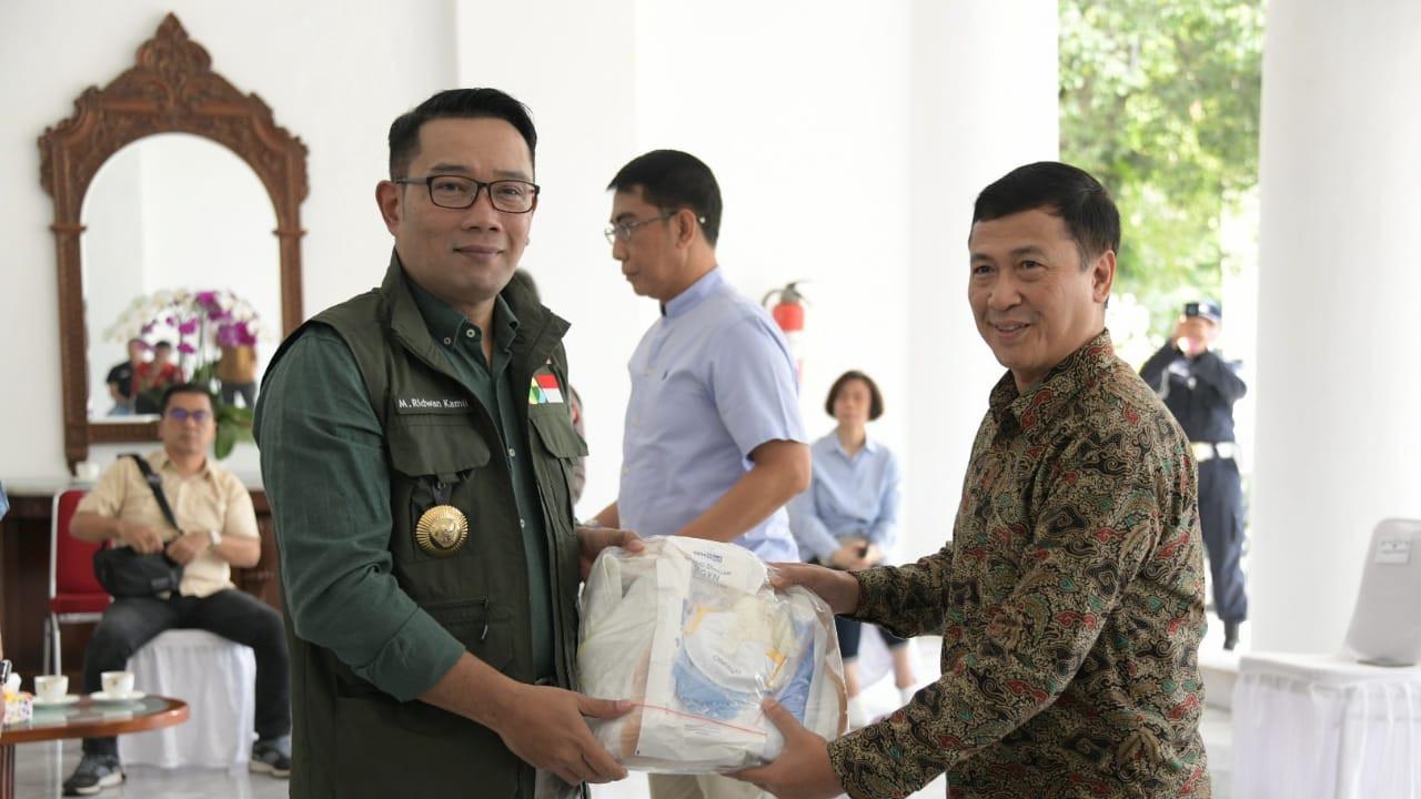 Cegah Penularan Covid-19, Pemprov Jabar Bagikan Sejuta Master Gratis.