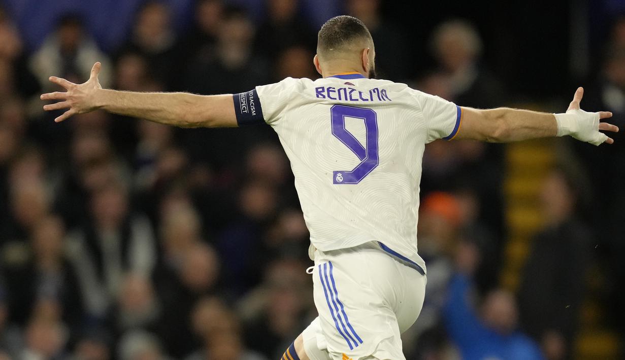 Namun sayang, Karim Benzema benar-benar menjadi mimpi buruk bagi Chelsea. Bomber ganas itu mencetak hattrick masing-masing menit ke-21, 24 dan 46. (AP/Kirsty Wigglesworth)