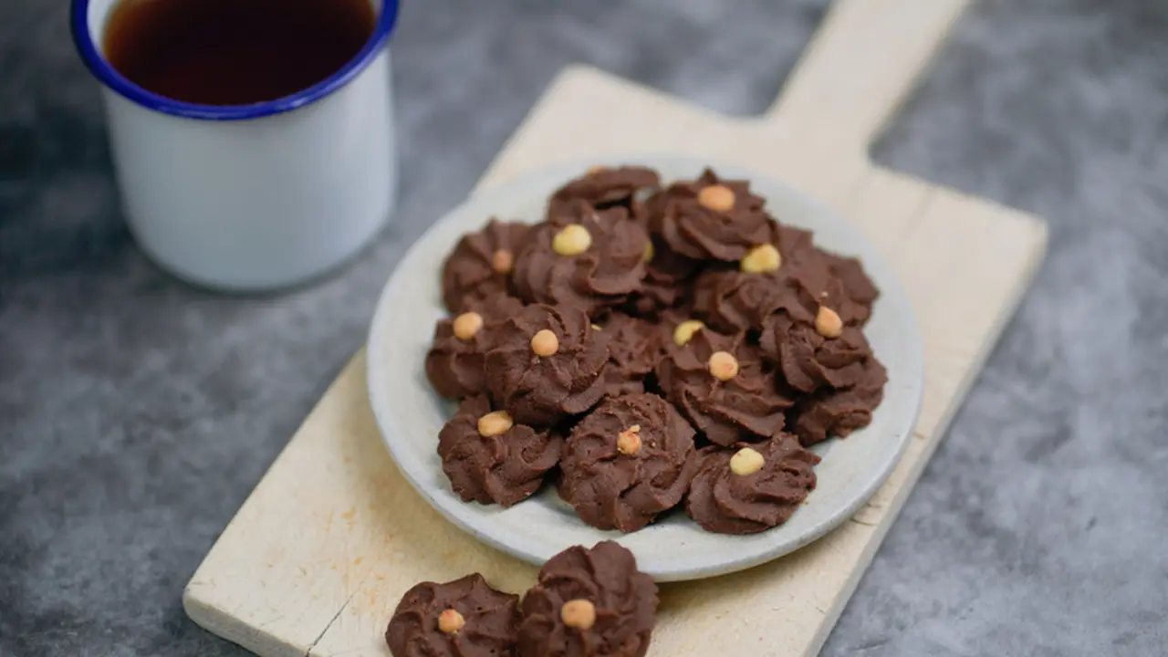 Kue semprit coklat