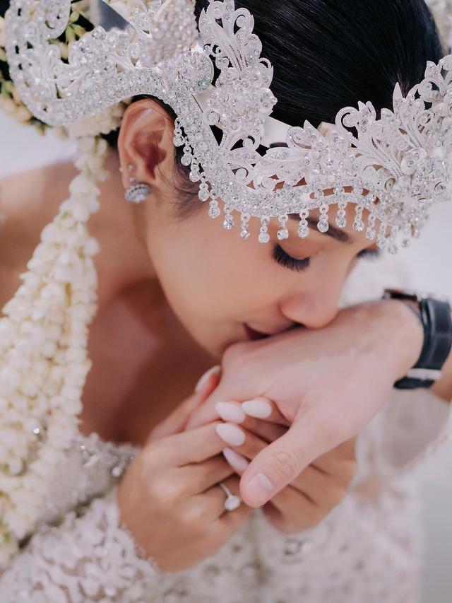 7 Momen 'Pernikahan' Dinda Kirana dan Jonathan Frizzy Ini Bikin Netizen Terkejut