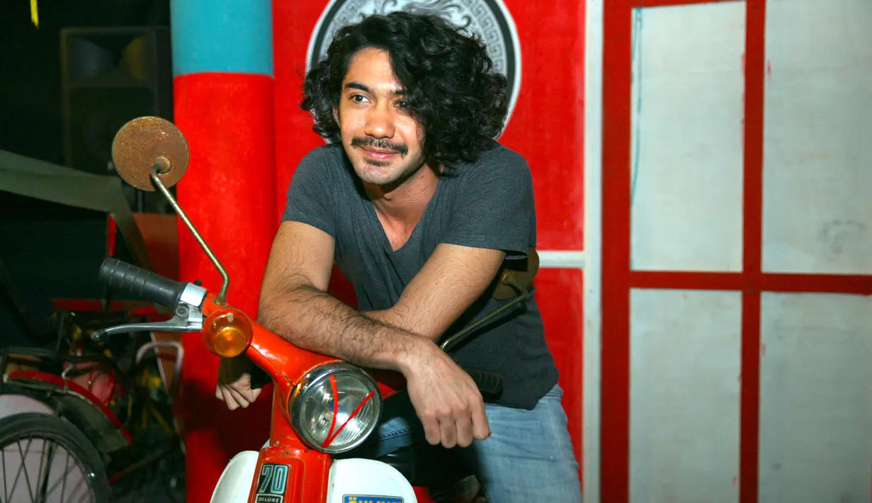 Film terbaru Reza garapan sutradara Hanung Bramantyo telah beredar di bioskop sejak 1 Maret 2018. Aktor kelahiran Bogor 32 tahun itu optimis film yang dibintanginya sukses menarik pecinta  film. (Nurwahyunan/Bintang.com)