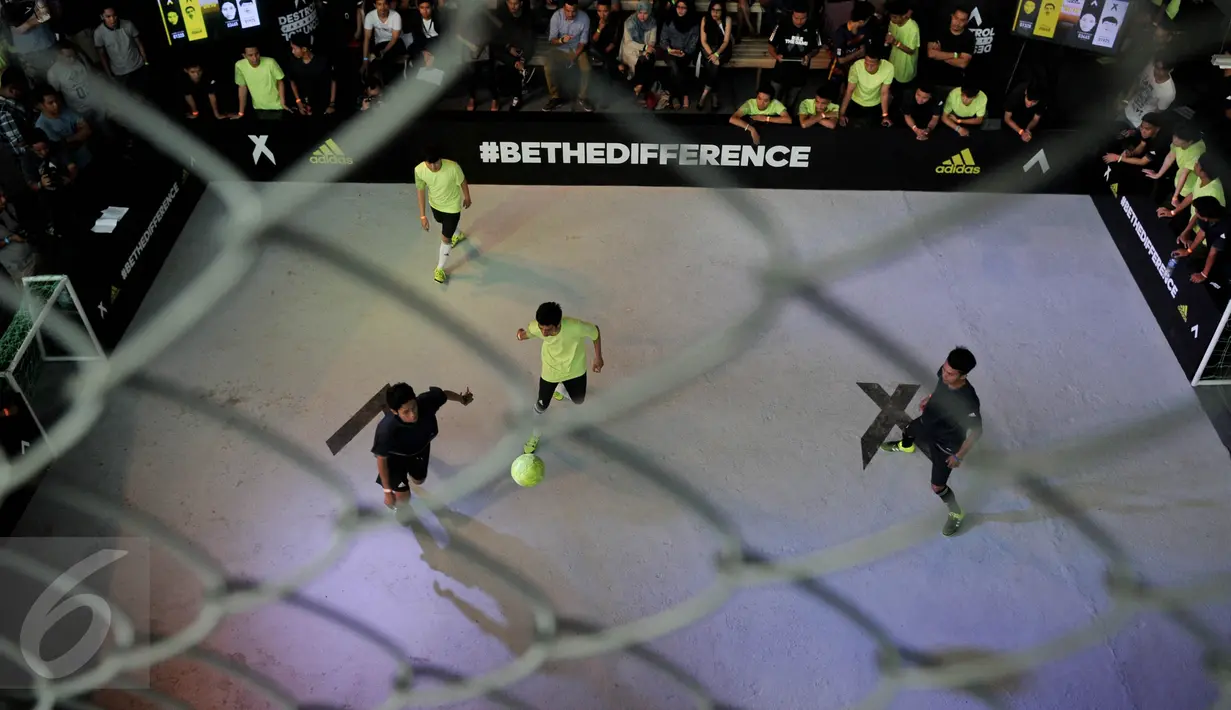 Aksi seru Turnamen '2 vs 2, control vs destroy', Jakarta, Sabtu (8/8/2015). Turnamen ini diikuti 32 peserta dan diadakan di tiga kota besar di Asia Tenggara yaitu, Bangkok, Kuala Lumpur, dan Jakarta. (Liputan6.com/Johan Tallo)