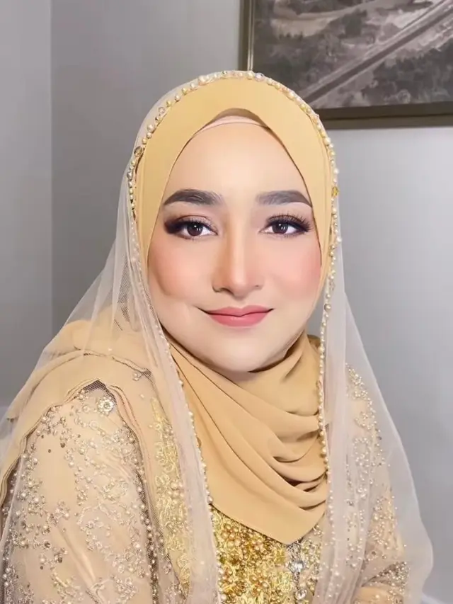 10 Gaya Cindy Fatika Sari Dampingi Sang Anak Menikah, Sama-sama Cantik bak Pinang Dibelah Dua