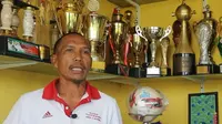 Jamrawi, mantan stoper Niac Mitra dan Arema. (dok. Tangkapan layar YouTube/Omah Balbalan)