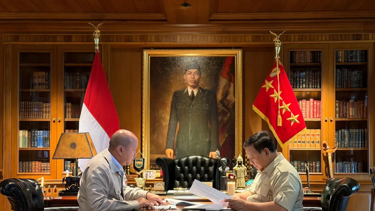 Presiden Prabowo Subianto bertemu Rosan Perkasa Roeslani di kediaman pribadinya di Hambalang, Kabupaten Bogor, Jawa Barat, Jumat (24/4/2026)