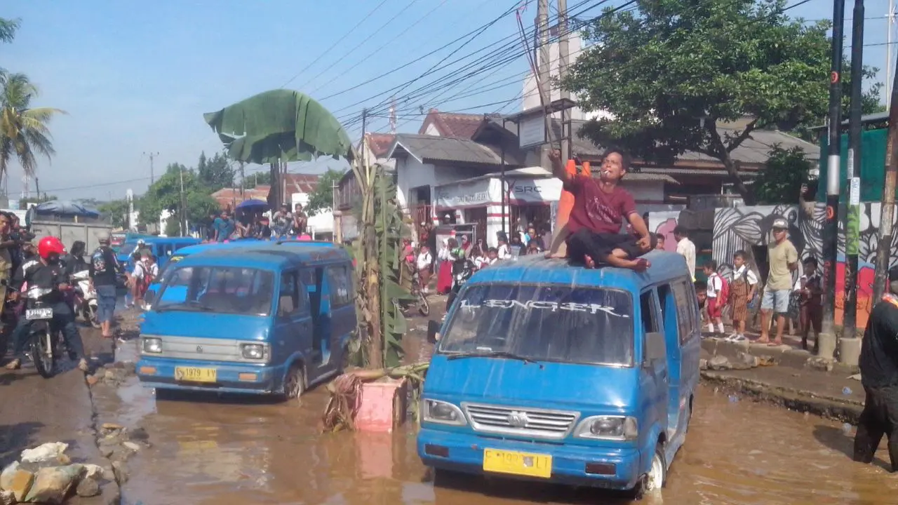 Jalan rusak di Kabupaten Bogor