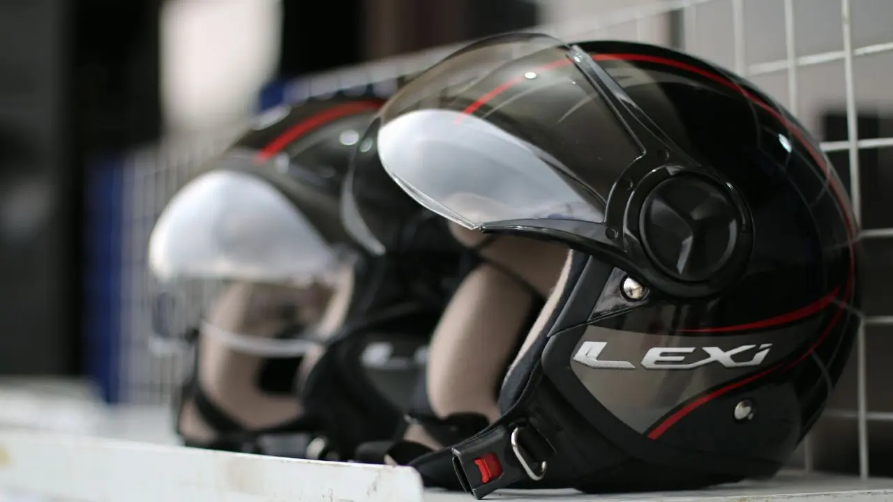 Helm Lexi