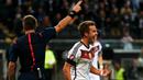 Pemain Jerman, Mario Goetze, merayakan gol yang dicetaknya ke gawang Polandia dalam Kualifikasi Piala Eropa 2016 di Frankfurt, Jerman. (4/9/2015). (Reuters/Kai Pfaffenbach)