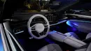 Penampakkan interior VW ID.7 di malam hari yang dihiasi lampu ambient light pada sekujur interior. (Source: Volkswagen via caranddriver.com)