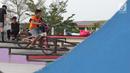 Seorang anak bermain sepeda di area Skate Park RPTRA Kalijodo, Jakarta, Sabtu (15/6/2019). Menjelang sore hari, anak-anak berdatangan menghabiskan waktu dengan bermain di area RPTRA Kalijodo. (Liputan6.com/Helmi Fithriansyah)