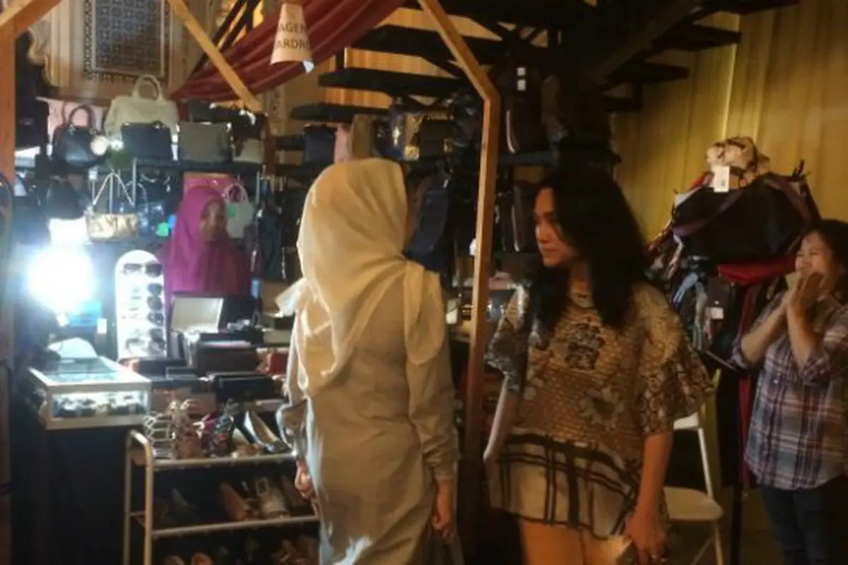 Salah satu yang menarik perhatian adalah meningkatnya penjualan barang branded,