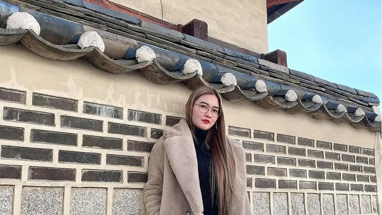 7 Potret Liburan Nella Kharisma ke Korea, Sempat Ngobrol dengan Oppa