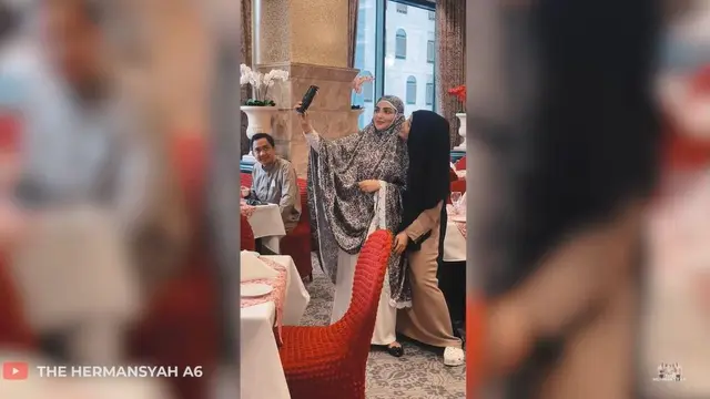 Sama-Sama Jalani Umrah, Ini 6 Momen Pertemuan Ashanty dan Ayu Dewi di Madinah