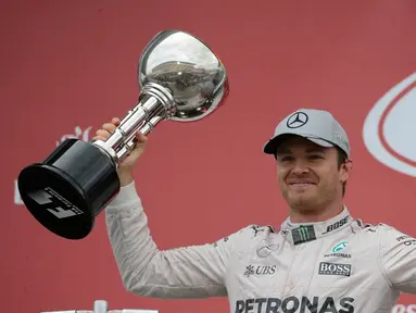 Pebalap Mercedes, Nico Rosberg, tampil dominan pada balapan F1 GP Jepang di Sirkuit Suzuka, Minggu (9/10/2016). (AFP/Yuya Shino)