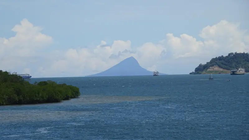 Gunung Rakata berada di Lampung