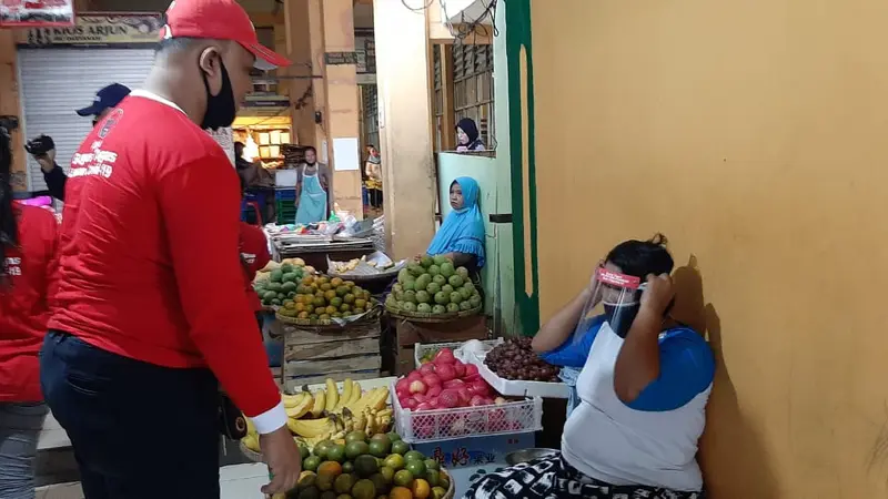 Buktikan Tak Komunis, Kader PDIP Yogyakarta Bagikan Masker dan APD