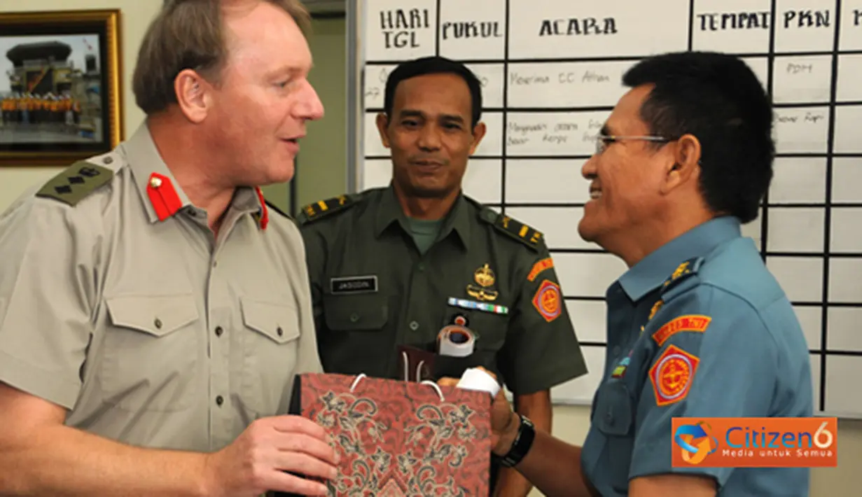 Citizen6, Cilangkap: Pertemuan tersebut membicarakan seputar masalah pelatihan media skills serta peningkatan hubungan dan kerjasama bidang penerangan (Public Affairs) antara kedua Angkatan Bersenjata. (Pengirim: Badarudin Bakri)