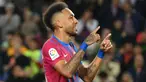 Pierre-Emerick Aubameyang ternyata masih berjodoh dengan Liga Inggris. Usai meninggalkan Arsenal pada tengah musim 2021/2022 untuk hijrah ke Barcelona, ternyata ia kembali ke Liga Inggris musim 2022/2023 ini menjelang deadline bursa transfer ditutup dengan bergabung bersama Chelsea. Menarik ditunggu ketajamannya bersama Cheslea, apakah ia mampu mencetak banyak gol bersama The Blues di musim debutnya seperti yang dilakukan 5 pemain berikut ini? (AFP/Lluis Gene)