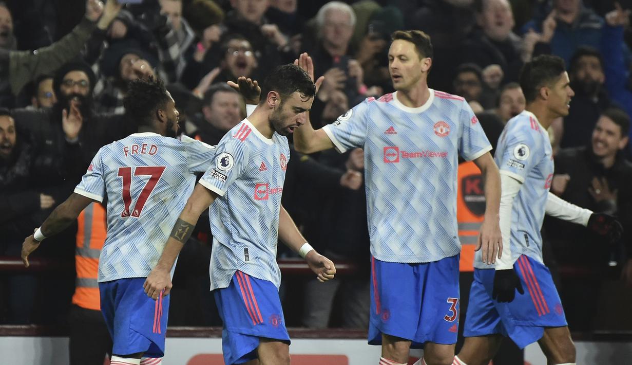 Sempat unggul dua gol, Setan Merah harus rela berbagi angka usai bermain imbang 2-2 melawan tuan rumah. Manchester United berhasil unggul dua gol terlebih dahulu melalui brace Bruno Fernandes pada menit ke-6 dan 67. (AP/Rui Vieira)