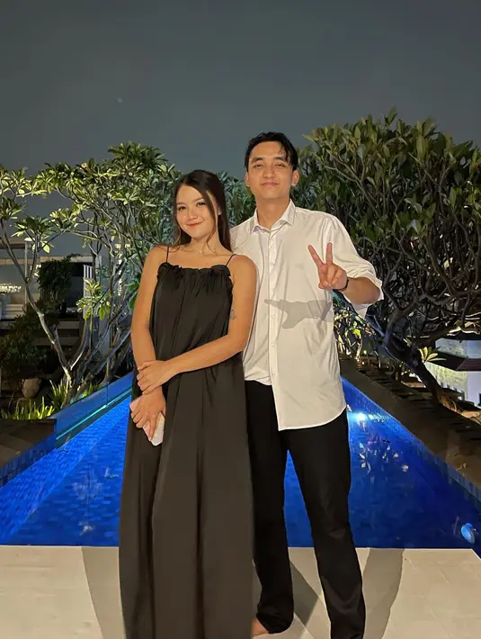 Maria Eka pun turut merayakan momen spesial di hari ulang tahun Reza Darnawangsa pada 4 Januari 2022 kemarin. (Instagram @rezadarmawangsa)