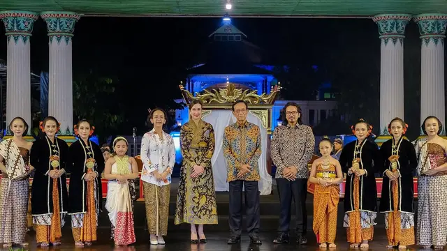 Potret Widiyanti Putri Wardhana Bersama Sri Sultan Hamengkubuwono X. (instagram/widi.wardhana)