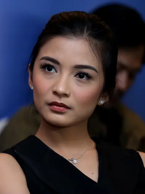 Tak Mau Ambil Risiko, Chelsea Olivia Pilih Pernikahan Indoor -  Entertainment Fimela.com