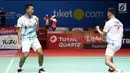 Pebulu tangkis ganda putra Indonesia, Fajar Alfian/M Rian Ardianto bersorak usai mengalahkan Huang Kai Xiang/Liu Cheng (China) di Babak 32 besar Indonesia Open 2019 di Istora Senayan, Jakarta, Rabu (17/7/2019). Fajar/Rian unggul 18-21, 21-14, 21-16. (Liputan6.com/Helmi Fitrhiansyah)