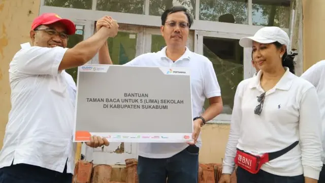 Menteri Badan Usaha Milik Negara (BUMN) Rini Soemarno melakukan kunjungan kerja ke Sukabumi bagian Selatan. (Dok Kementerian BUMN)