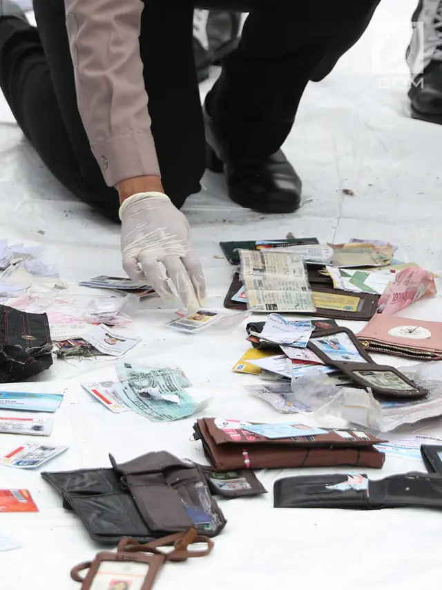 Cek dan Identifikasi Sejumlah Barang Temuan Lion Air JT 610