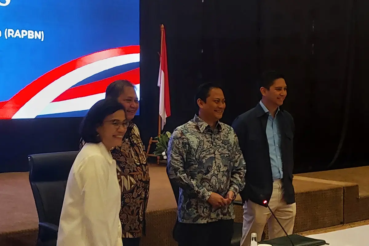 Konferensi Pers Kondisi Fundamental Ekonomi Terkini dan Rencana Anggaran Pendapatan dan Belanja Negara (APBN) 2025 bersama Menko Perekonomian Airlangga Hartarto, Menkeu Sri Mulyani dan Anggota Tim Gugus Tugas Sinkronisasi Pemerintahan Thomas Djiwandono.