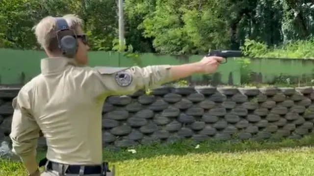 6 Potret Azka Corbuzier saat Latihan Menembak, Gayanya Curi Perhatian