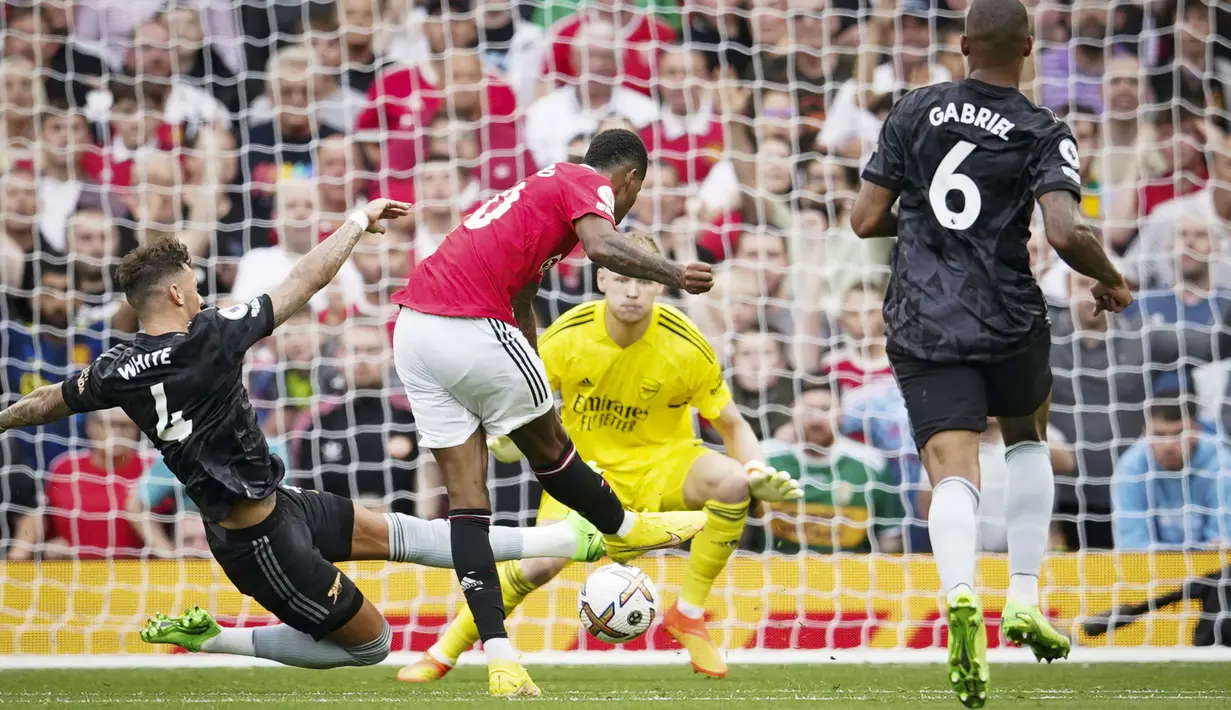 Marcus Rashford menjadi bintang dalam laga tersebut. Pemain asal Inggris itu mencetak dua gol dan satu assist. (AP/Dave Thompson)