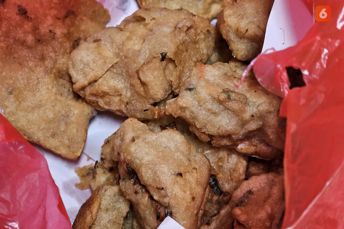 Gorengan, Menu Buka Puasa, Tahu Isi, Tempe Goreng, Lontong Isi, Makanan (Foto: Aditya Eka Prawira/Liputan6.com)