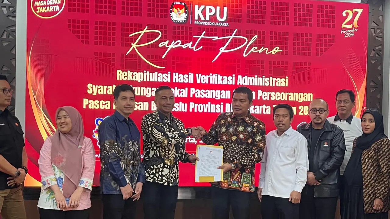 Komisi Pemilihan Umum (KPU) DKI Jakarta rampung melakukan rekapitulasi ulang hasil verifikasi administrasi syarat dukungan calon perseorangan atau independen untuk bakal pasangan calon (paslon) Dharma Pongrekun-Kun Wardana (Liputan6.com/Winda Nelfira)